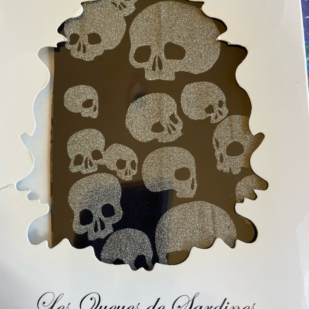 French goth stockings with skulls